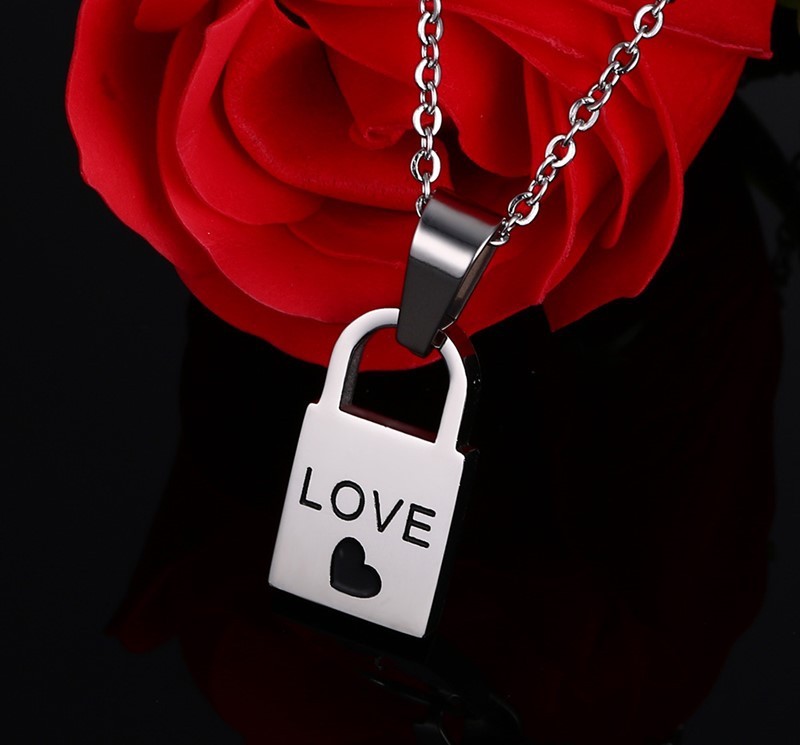 Titanium steel jewelry heart-shaped key necklace for men and women